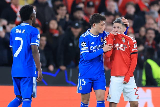 <p>Gianluca Prestianni, del Benfica, se cubrió la boca al hablar con Vinícius Jr.</p>