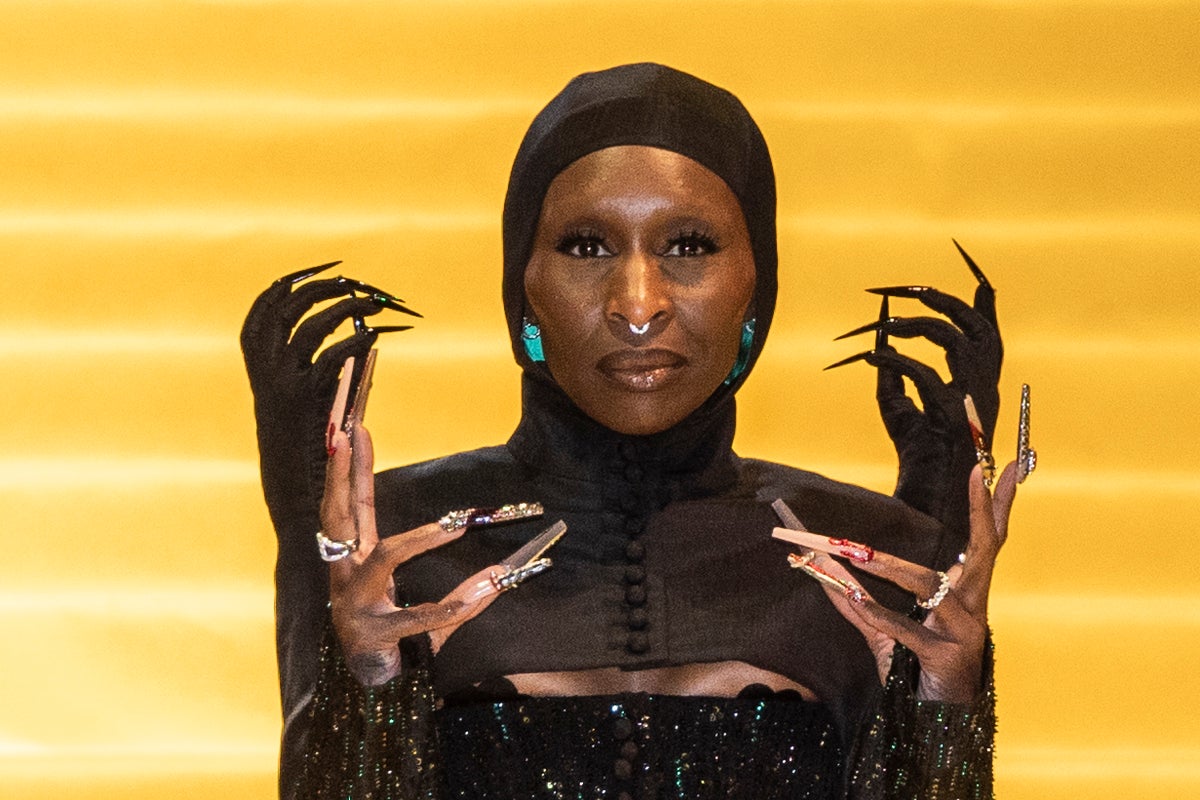 Cynthia Erivo addresses complaints after using autocue in early Dracula performance Cynthia Erivo addresses complaints after using autocue in early Dracula performance