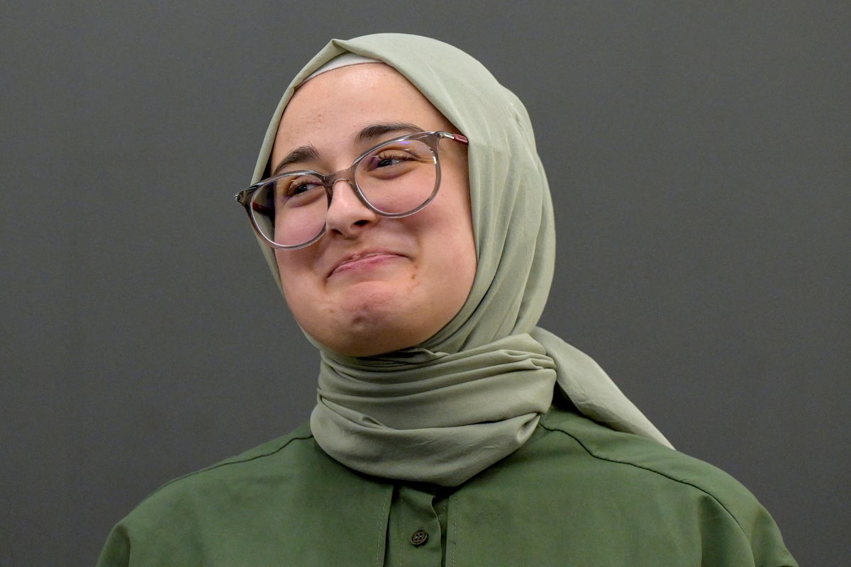Tufts scholar Rumeysa Ozturk earns her PhD one year after ICE arrest – UK Times Tufts scholar Rumeysa Ozturk earns her PhD one year after ICE arrest – UK Times
