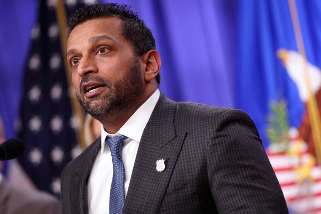 <p>El director del FBI, Kash Patel, ha despedido a los agentes del FBI que trabajaron en la investigación sobre los documentos clasificados acaparados por el presidente Trump en su finca de Florida —que también tenían formación especial en el manejo de las amenazas de Irán, según un informe</p>