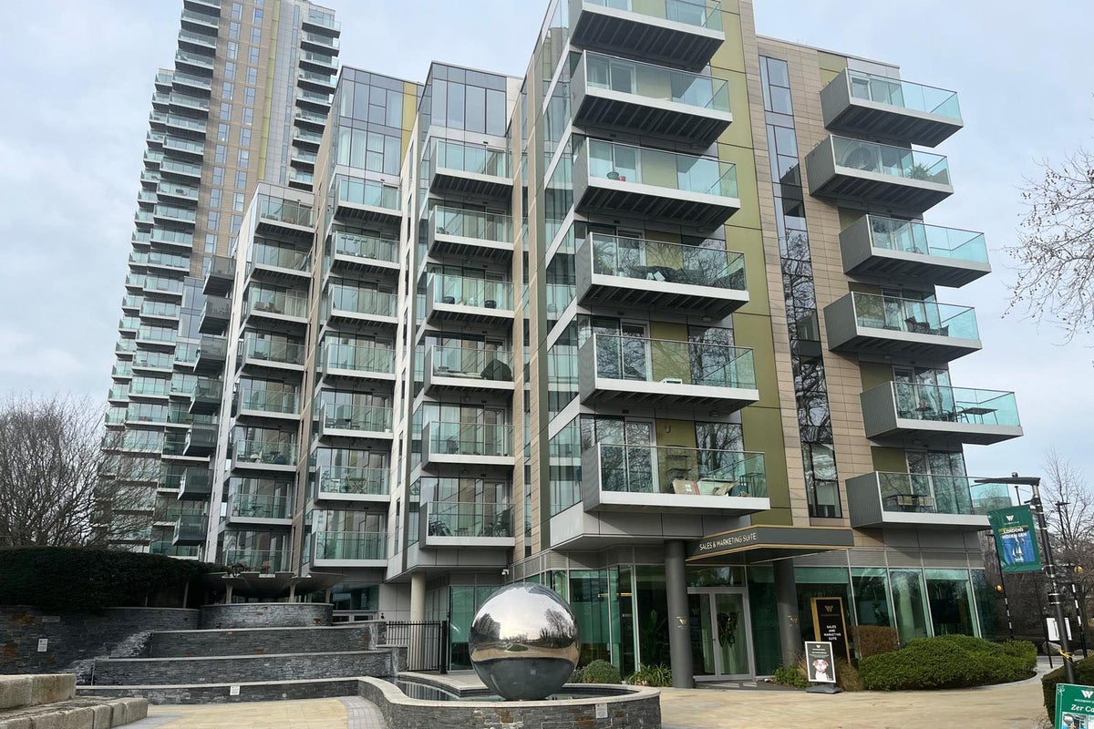 Couple who claim sitting on toilet in their luxury London flat carries ‘risk of personal injury’ in £3.6m court fight – UK Times Couple who claim sitting on toilet in their luxury London flat carries ‘risk of personal injury’ in £3.6m court fight – UK Times