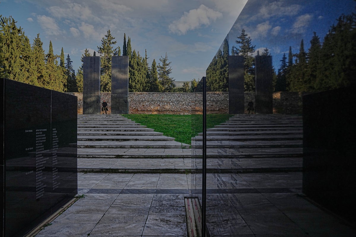 Greece signs a preliminary deal with a Belgian collector to buy WWII photos of Nazi executions