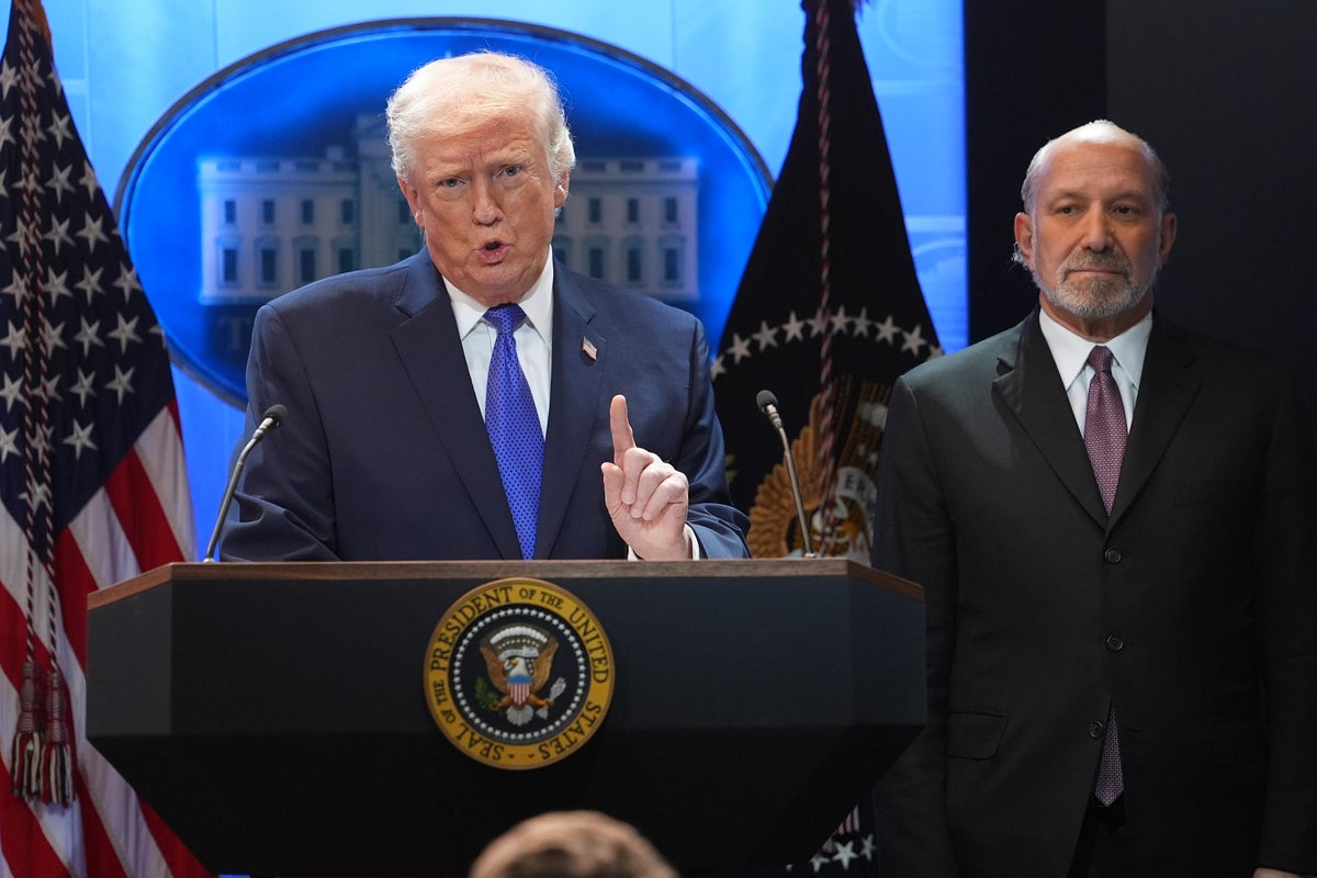 Furious Trump hits out at ‘terrible’ Supreme Court as he announces blanket 10% tariffs on all countries – UK Times Furious Trump hits out at ‘terrible’ Supreme Court as he announces blanket 10% tariffs on all countries – UK Times