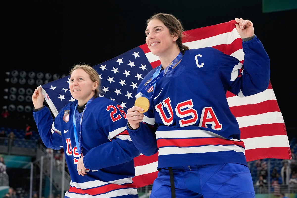 Knight delivers joke during ‘SNL’ appearance featuring US men and women hockey gold medal winners – UK Times