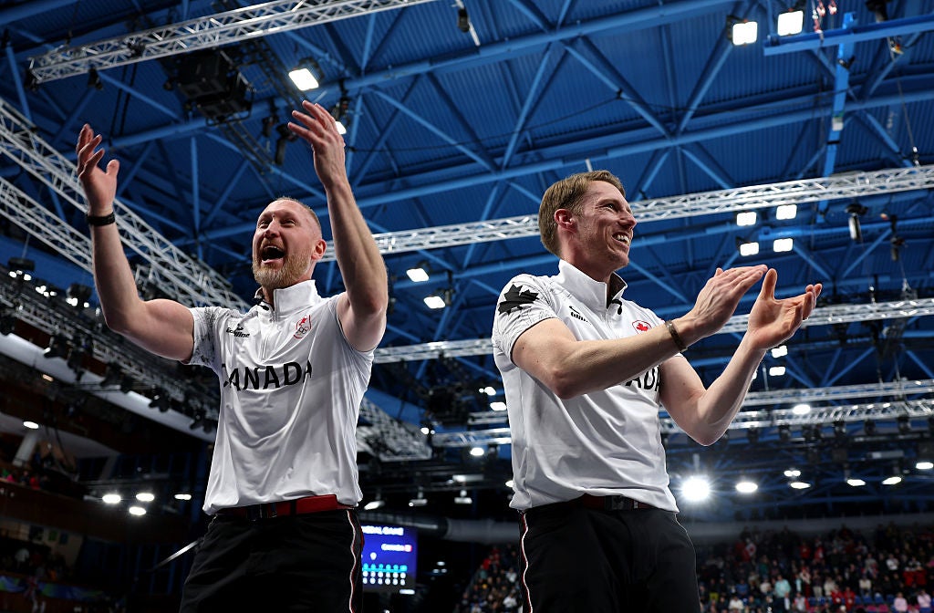 Канадски ветерани Џејкобс и Кенеди славе