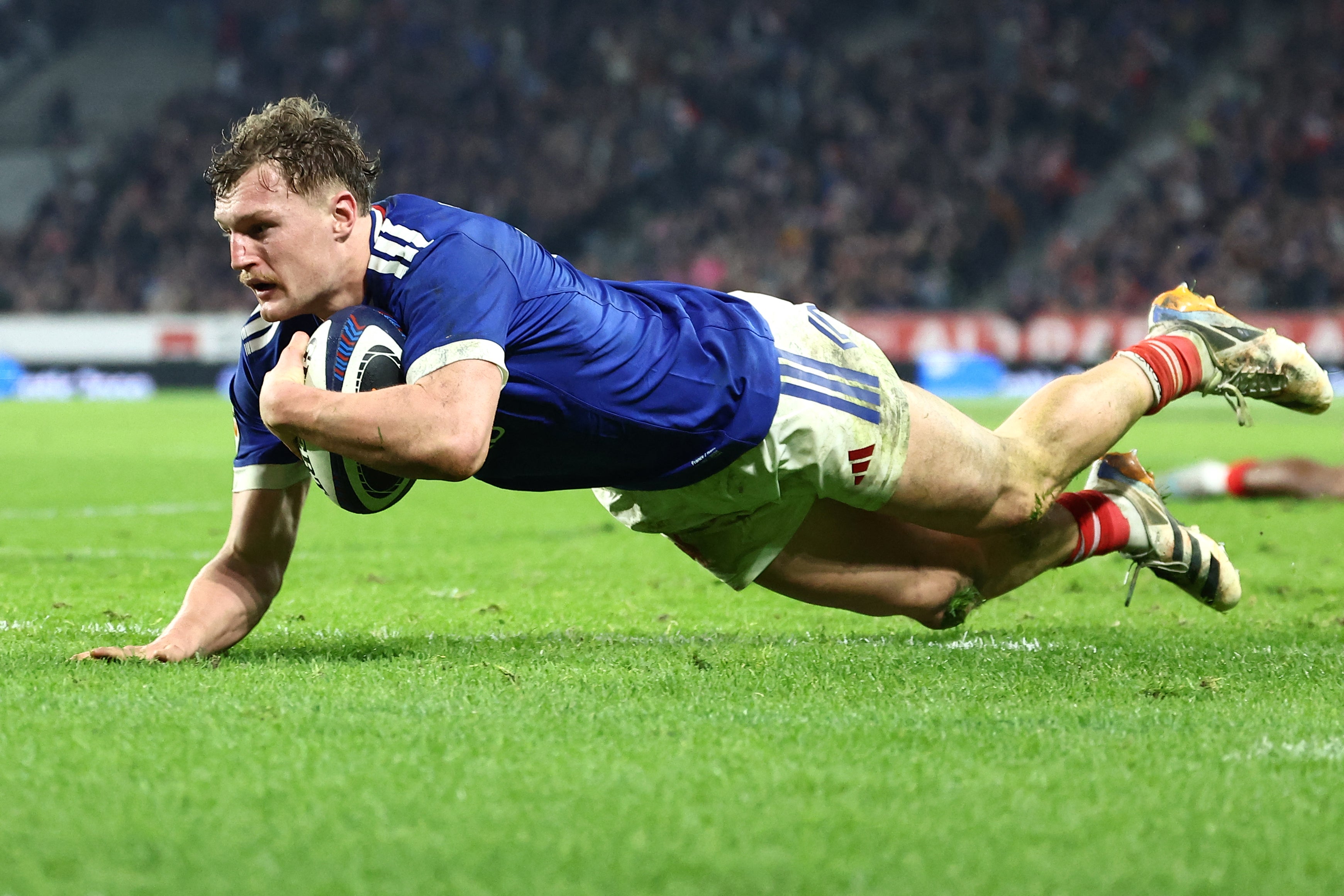 <p>France's centre Emilien Gailleton dives across the line to score their fifth try </p>