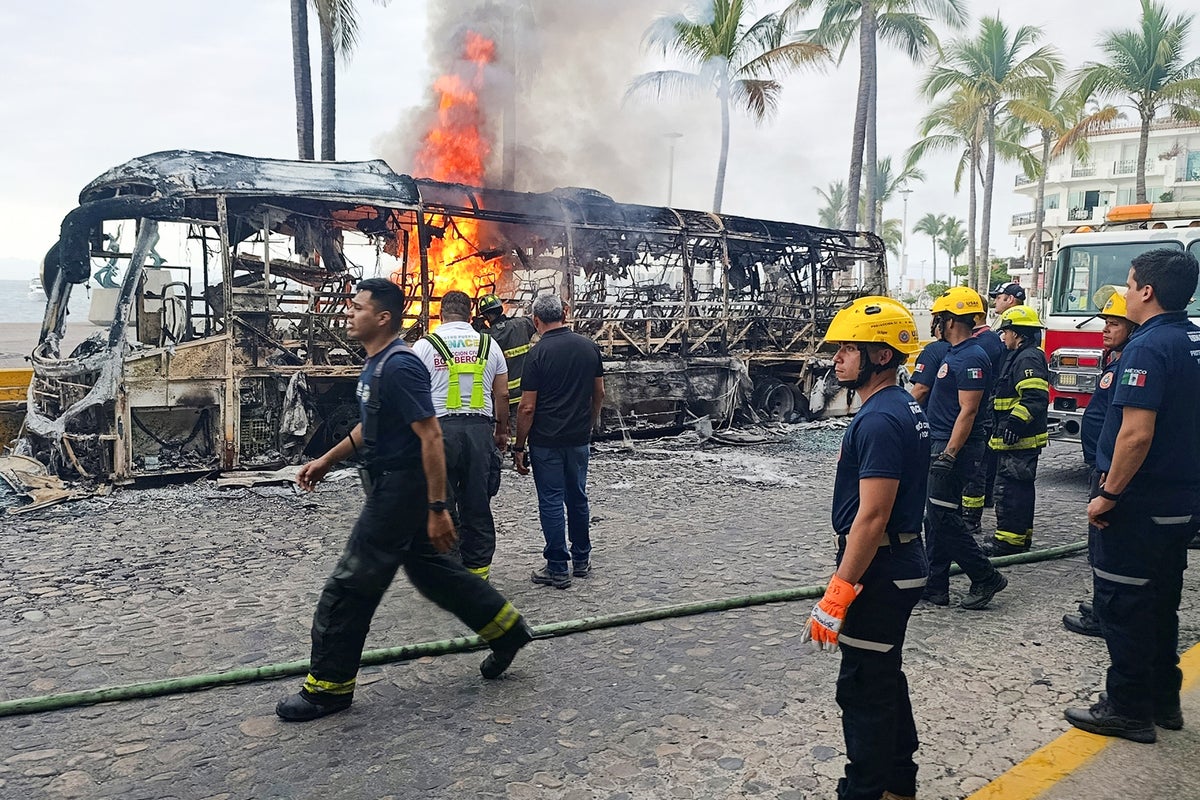 Bulletin world briefing: Trump issues Mexico warning and Australia backs Andrew succession move