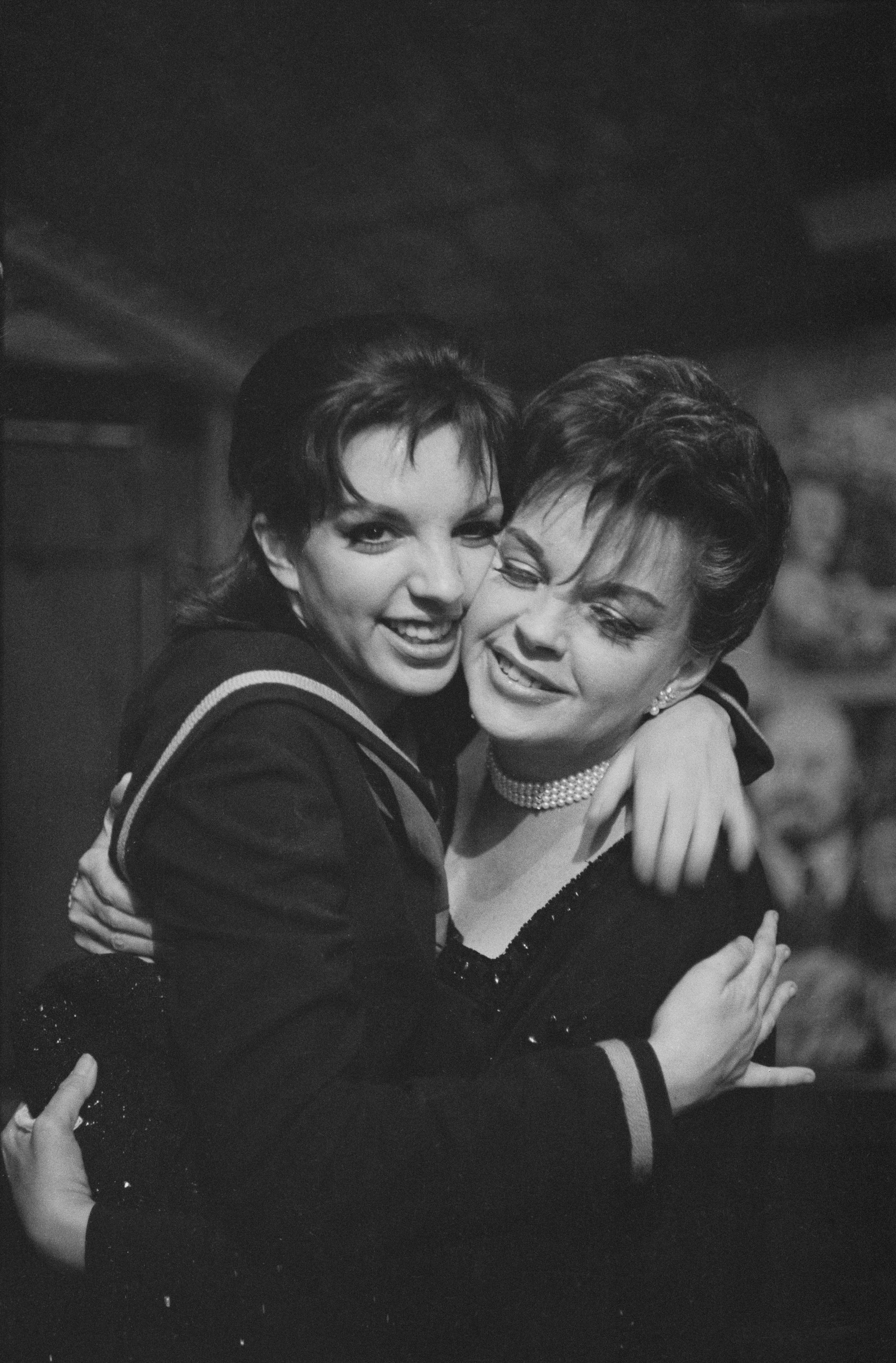 Liza Minnelli writes astir being her mom’s caretaker successful her caller memoir, ‘Kids, Wait Til You Hear This’