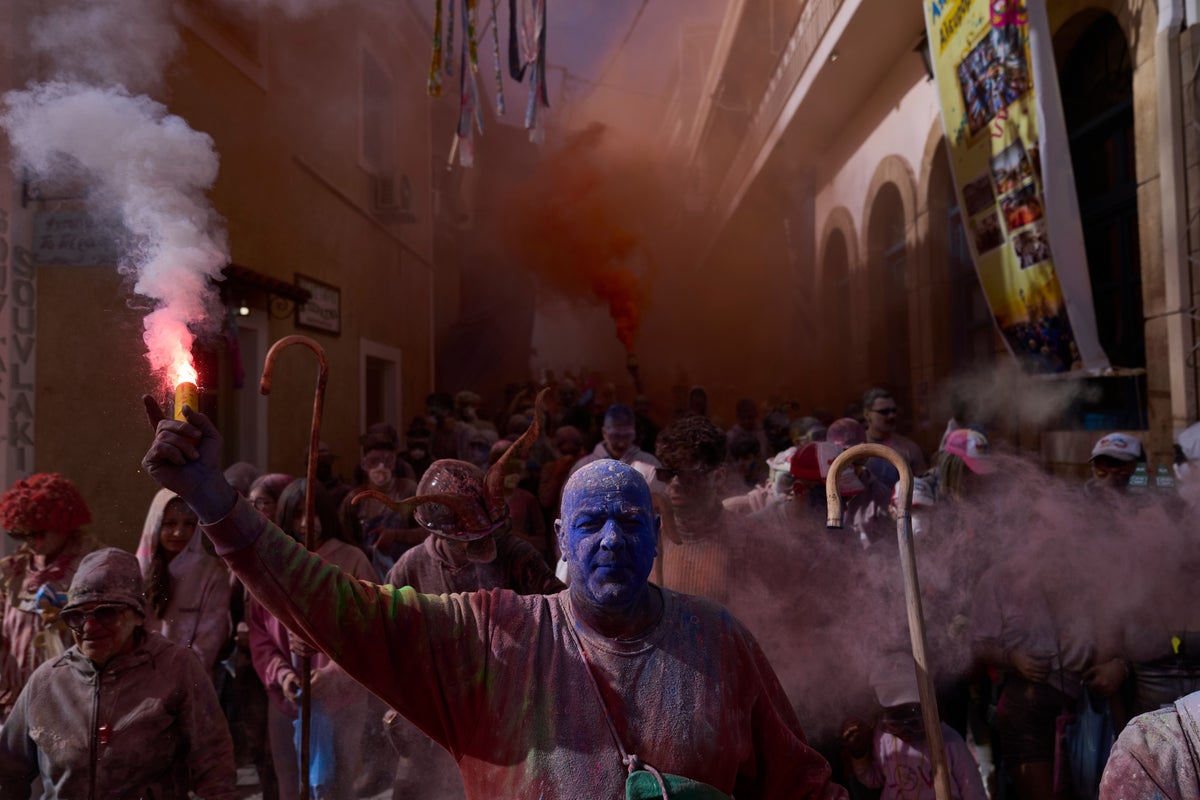 A colorful ‘flour war’ in Greece marks the start of Lent, in photos – UK Times A colorful ‘flour war’ in Greece marks the start of Lent, in photos – UK Times