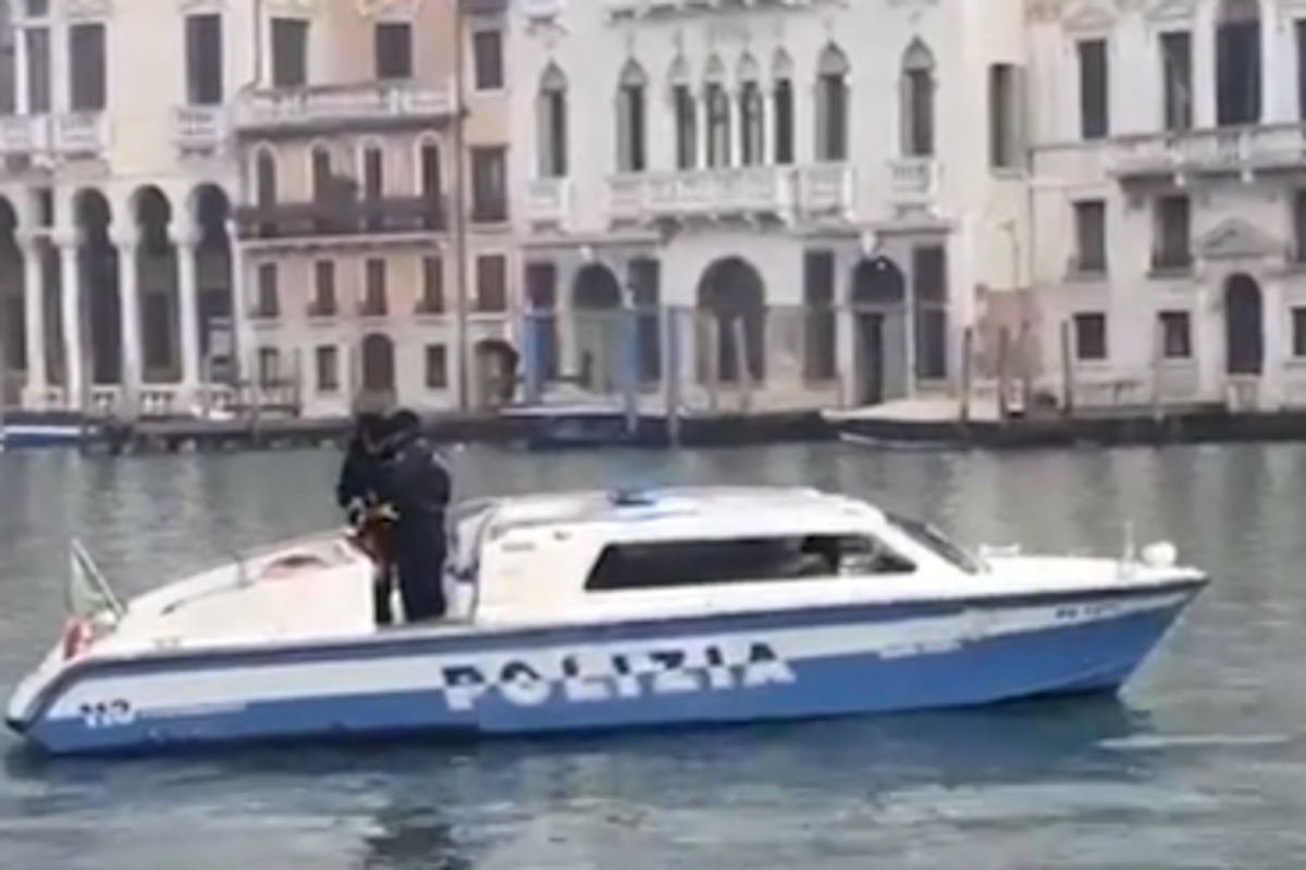 Two Britons charged with attempted murder over stabbing of local man in Venice bar Two Britons charged with attempted murder over stabbing of local man in Venice bar