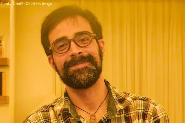 Ali Asadollahi has been abused while in detention, the writers say