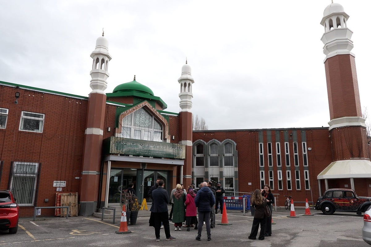 Charges laid after man with axe reported entering mosque during prayers