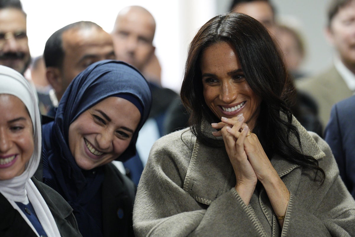 Meghan mixes affordable and luxury in Zara style staples on her trip to Jordan Meghan mixes affordable and luxury in Zara style staples on her trip to Jordan