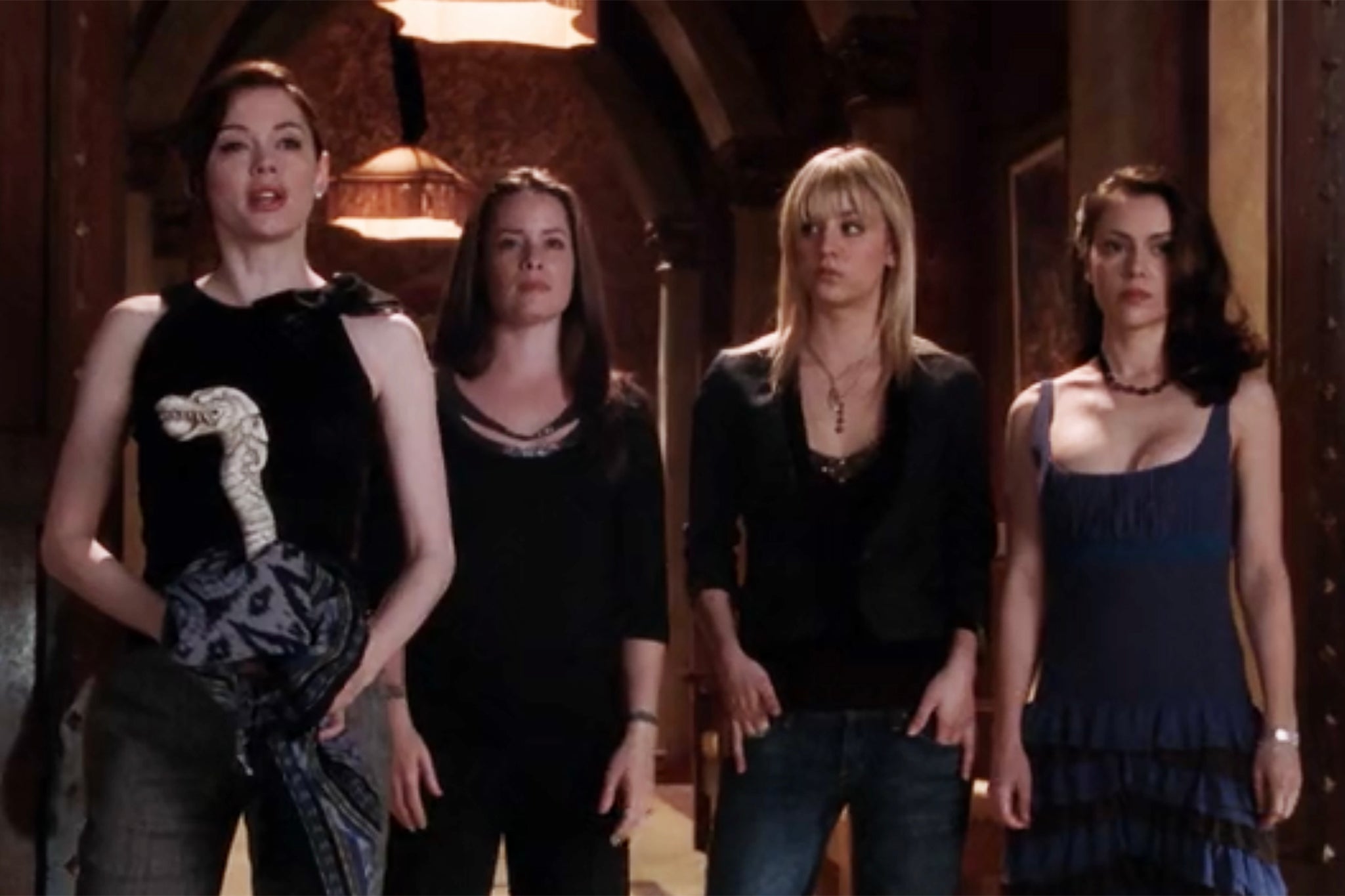 Quattro sono una folla: Cuoco (secondo a destra) accanto a Rose McGowan, Holly Marie Combs e Alyssa Milano in 