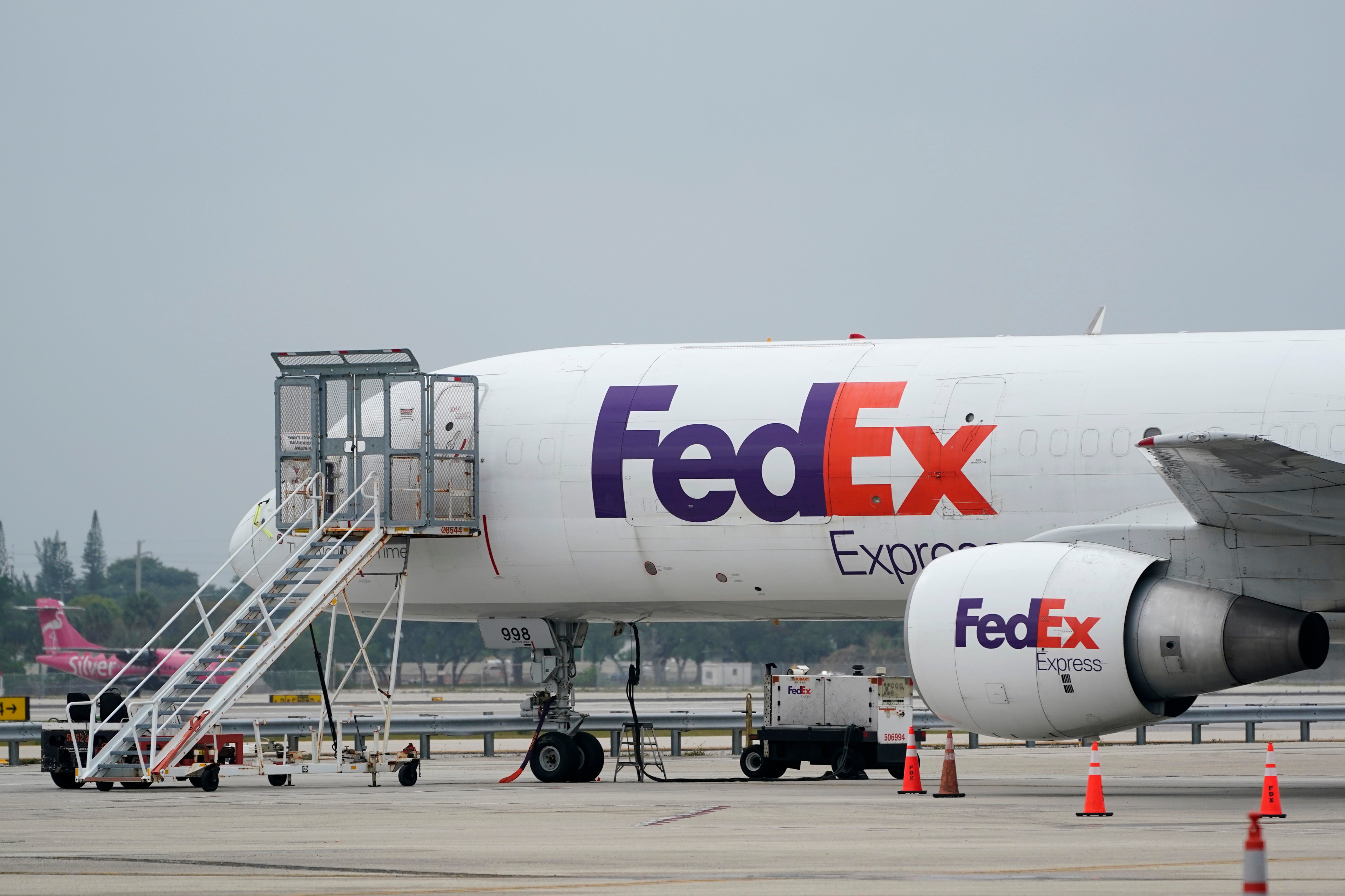 independent.co.uk - Mae Anderson - Retail customers file lawsuits over tariffs against FedEx and Ray-Bans maker