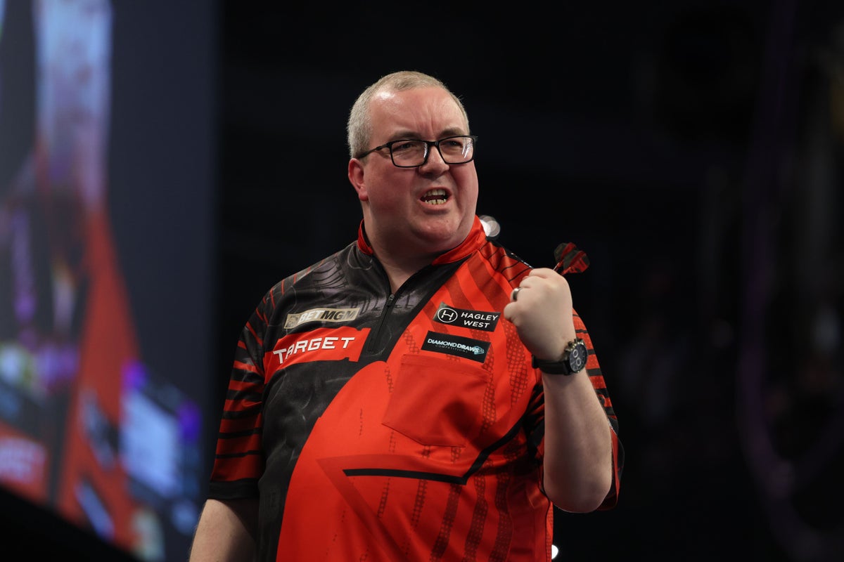 Stephen Bunting triumphs in Belfast after Luke Littler suffers another setback