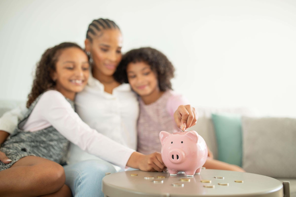 5 things parents should teach their kids about money