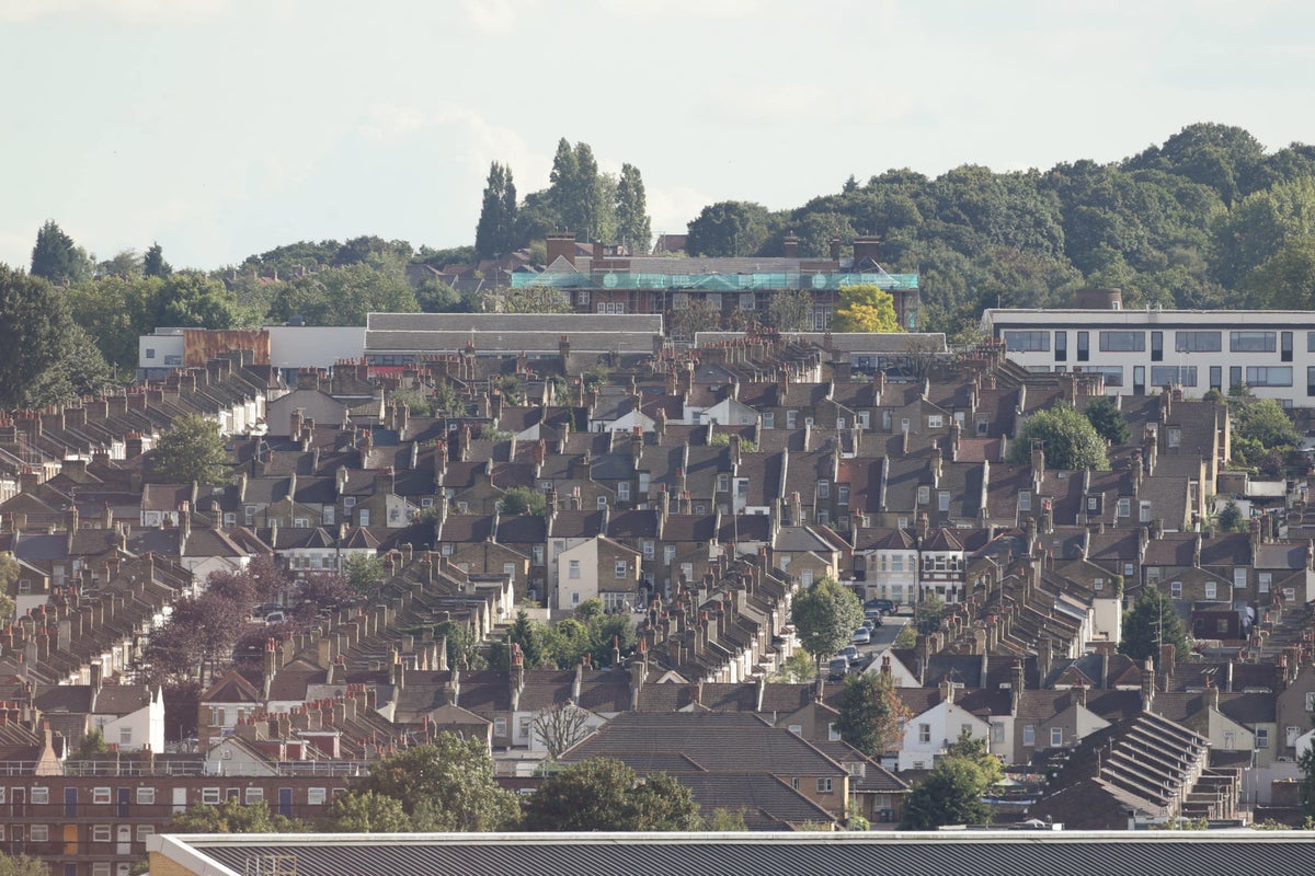 UK home sales fall by 5% month-on-month in first &lsquo;significant&rsquo; dip since summer