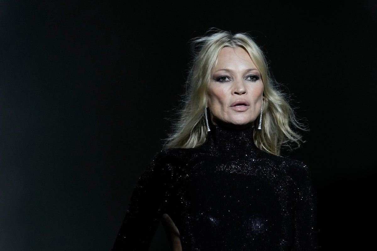 Kate Moss closes Gucci&rsquo;s Nineties comeback at Milan Fashion Week