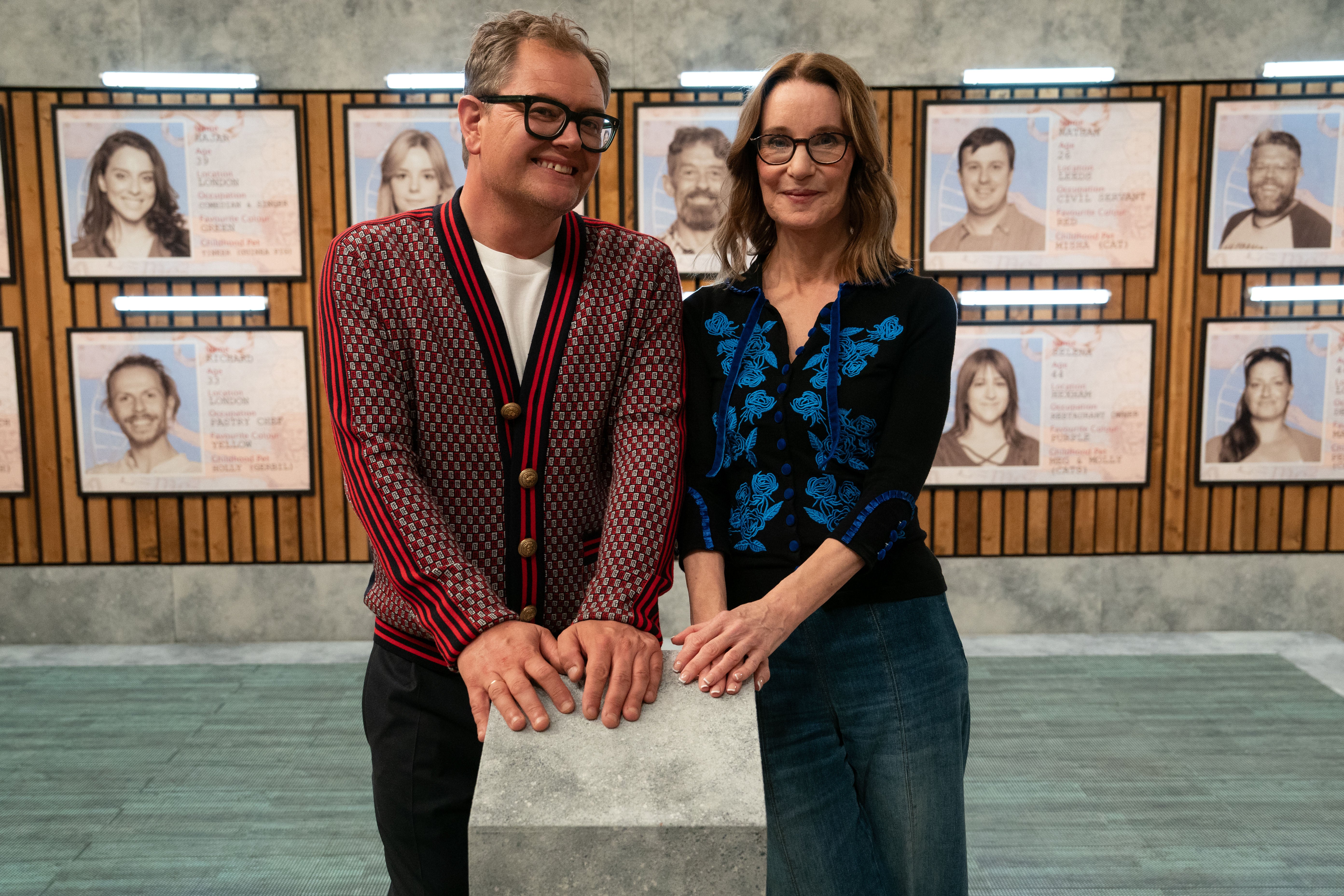 Alan Carr e Susie Dent presentano 'Secret Genius', che secondo quanto riferito è stato rinnovato per una seconda serie