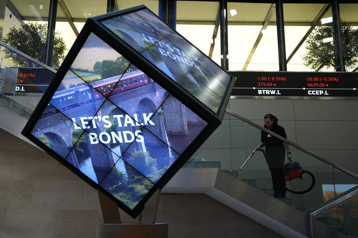 FTSE 100 hits high and oil jumps amid US-Iran tension