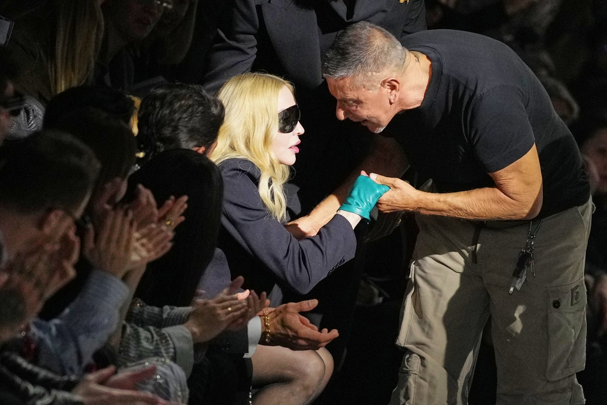 Madonna turns heads at Dolce & Gabbana’s Milan Fashion Week runway show – UK Times Madonna turns heads at Dolce & Gabbana’s Milan Fashion Week runway show – UK Times