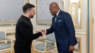 ARQUIVO: Ministro das Relações Exteriores de Gana, Samuel Okudjeto Ablakwa, visita Kyiv