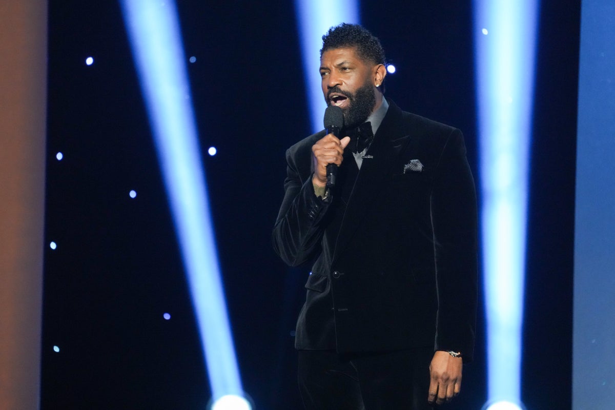 NAACP Image Awards open with Deon Cole jokes, BAFTA nod and Michael B. Jordan, Delroy Lindo support