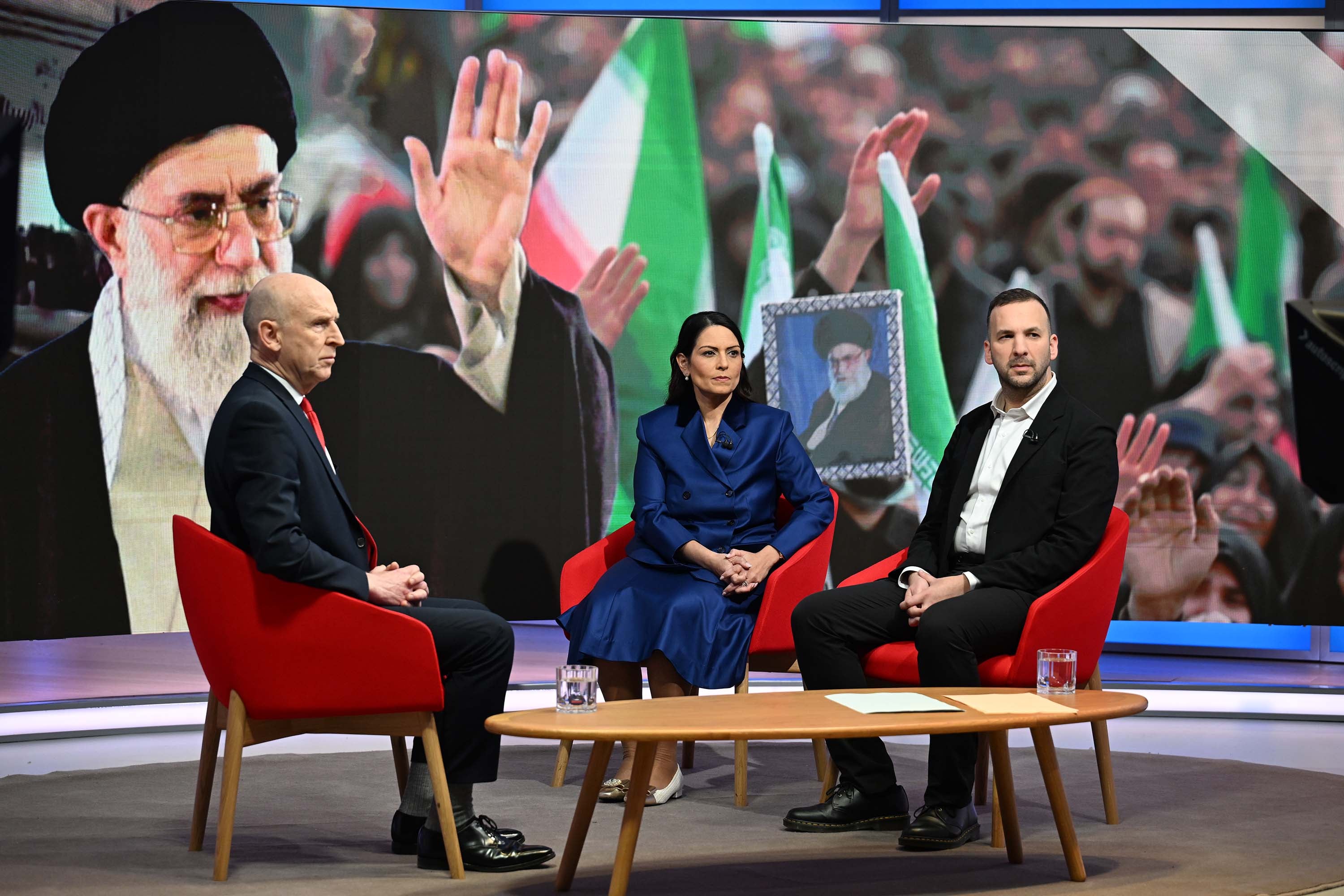 Priti Patel pede expulsão do embaixador iraniano