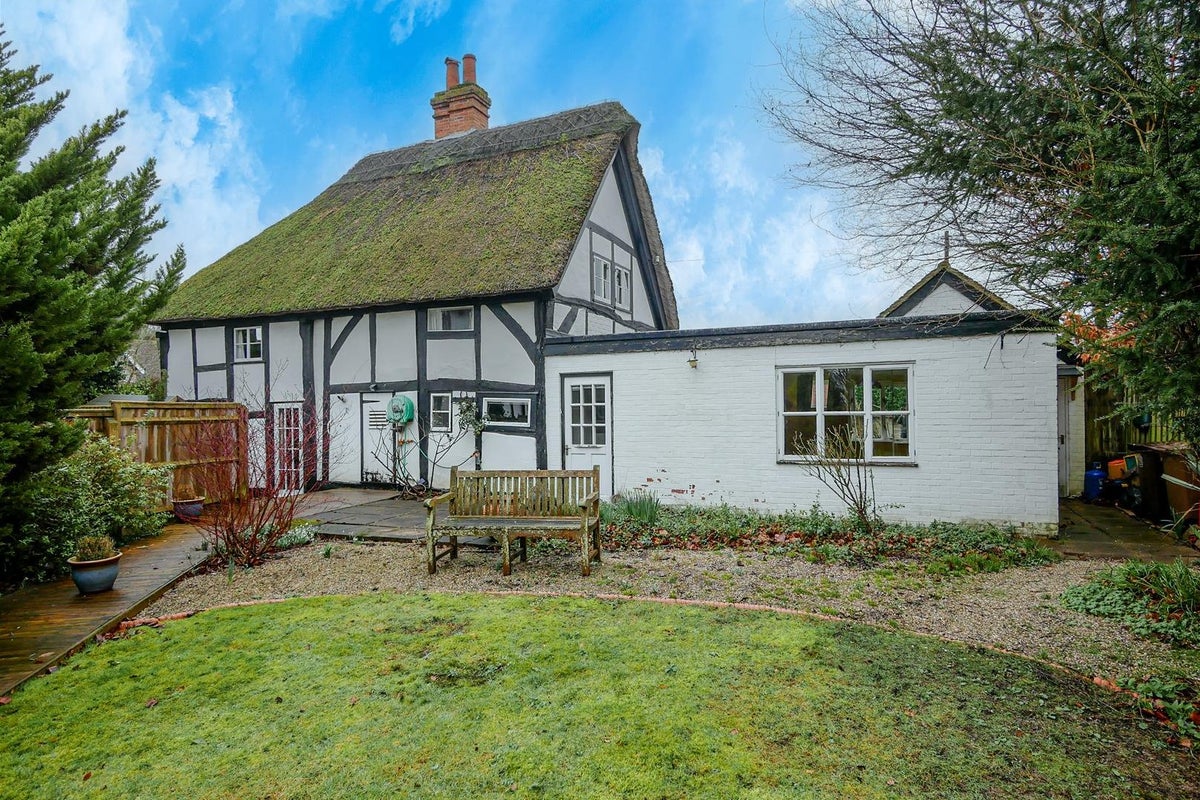 Tirrold House, Oxfordshire: One of England’s oldest homes up for sale for less than £1m – UK Times Tirrold House, Oxfordshire: One of England’s oldest homes up for sale for less than £1m – UK Times