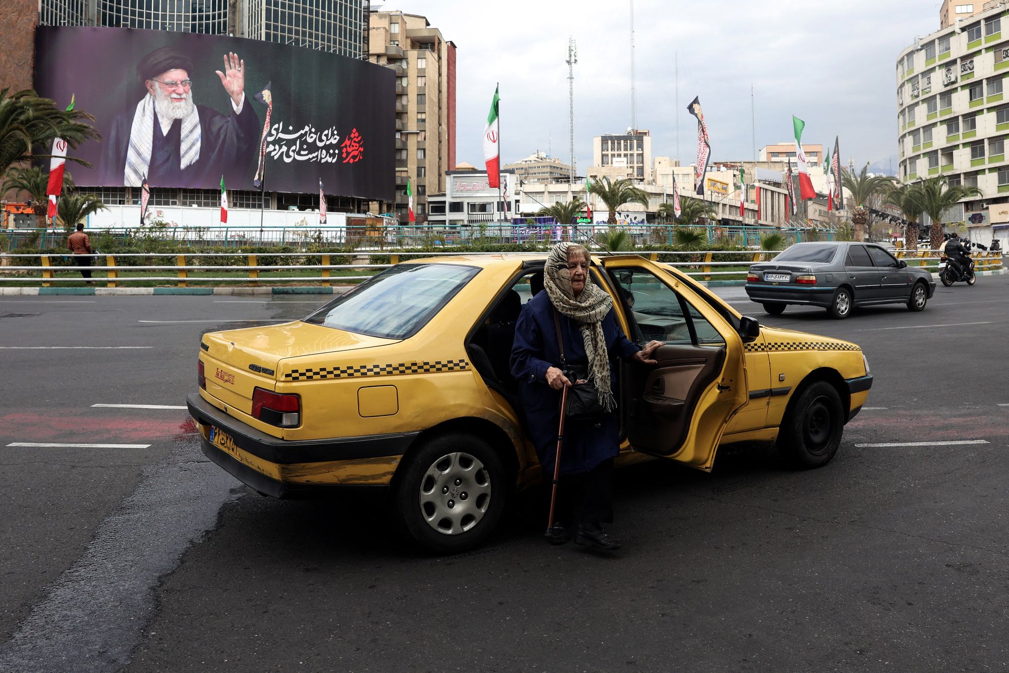 independent.co.uk - Independent Persian - Inside Iran's rocketing prices: 'Food is available - we just can't afford it'