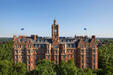 <p>The Landmark London sits on Marylebone Road</p>