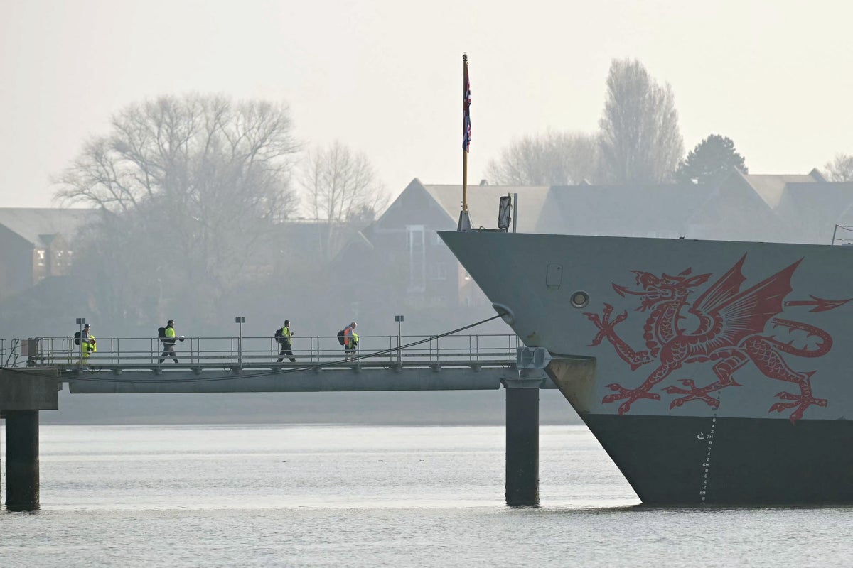 Former defence secretary issues warning over UK ships in Strait of Hormuz