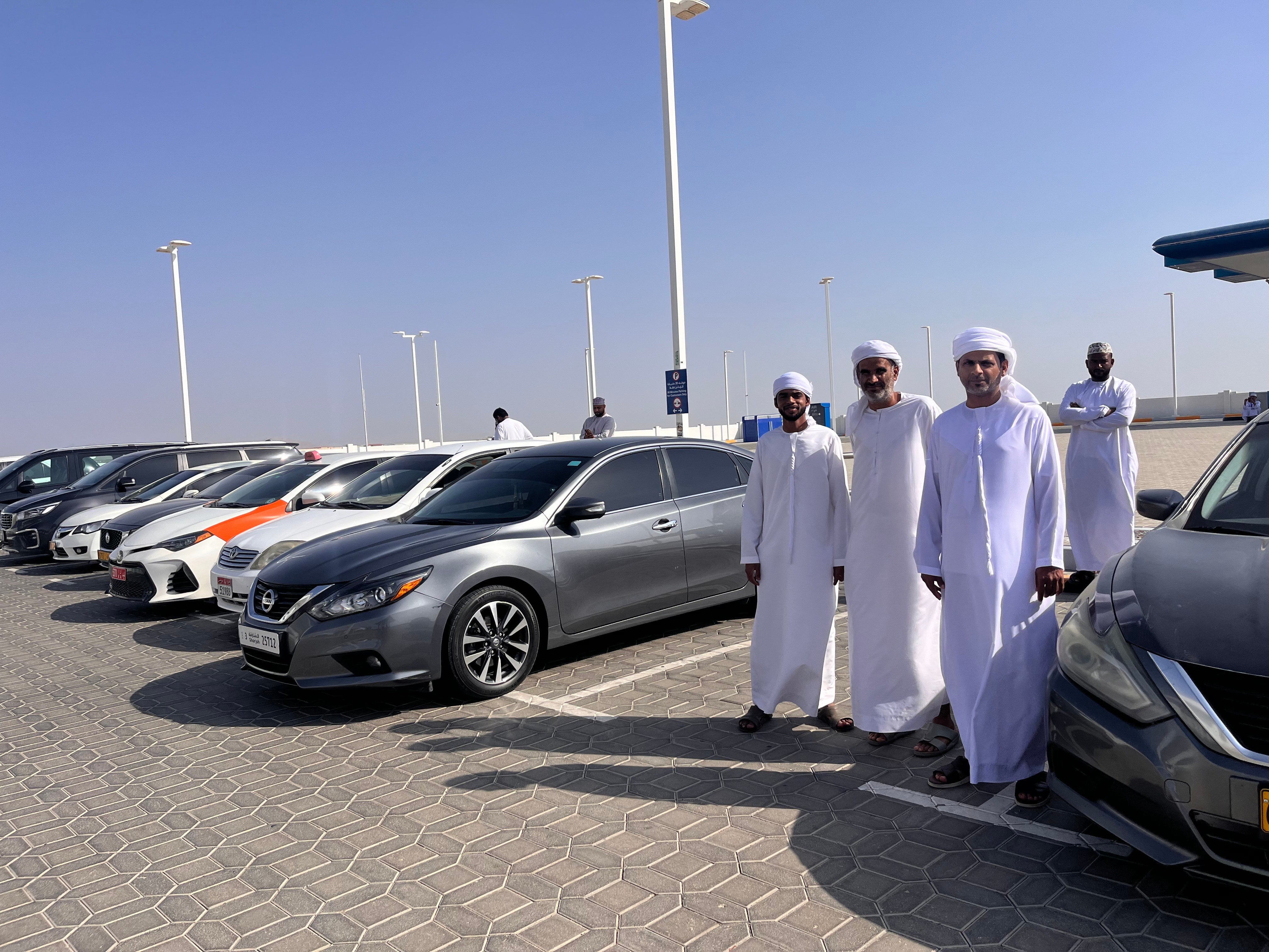 Omani drivers waiting for passengers near the border