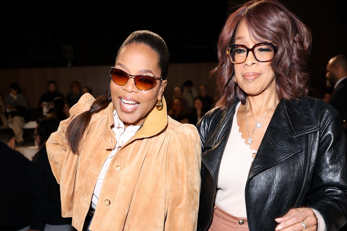 Oprah Winfrey joins her longtime pal at star-studded Paris Fashion Week show – UK Times Oprah Winfrey joins her longtime pal at star-studded Paris Fashion Week show – UK Times