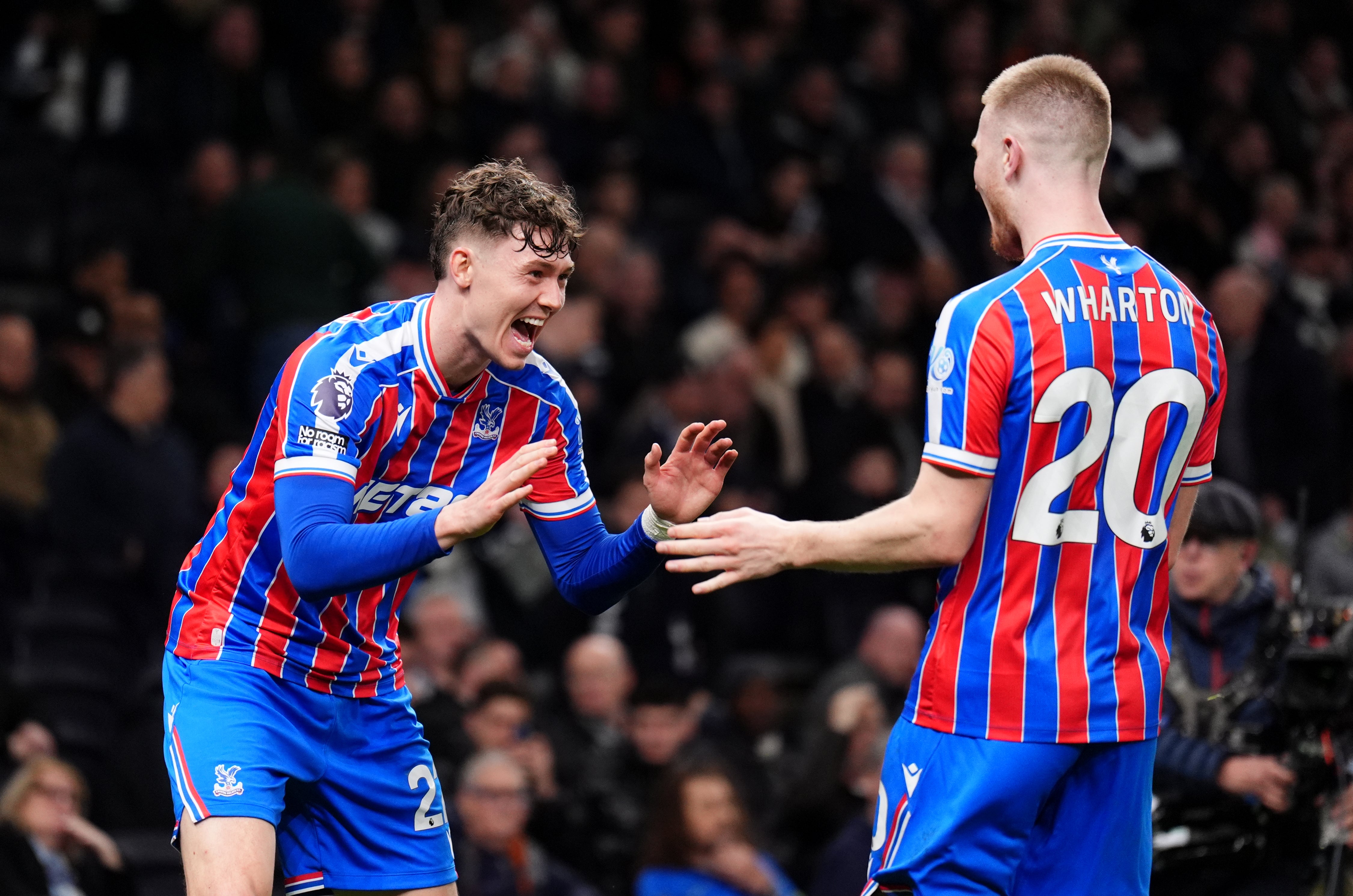 Strand Larsen celebrates his goal