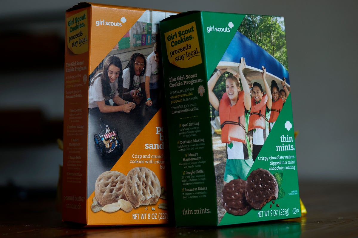 Girl Scouts leaders furious after troop discovered selling cookies outside dispensary