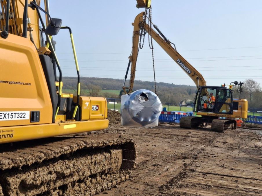 A pipe feeding reservoirs in postcodes OX7, OX18, OX28, OX29 and GL7 was found broken next to Oxford Road in Eynsham.