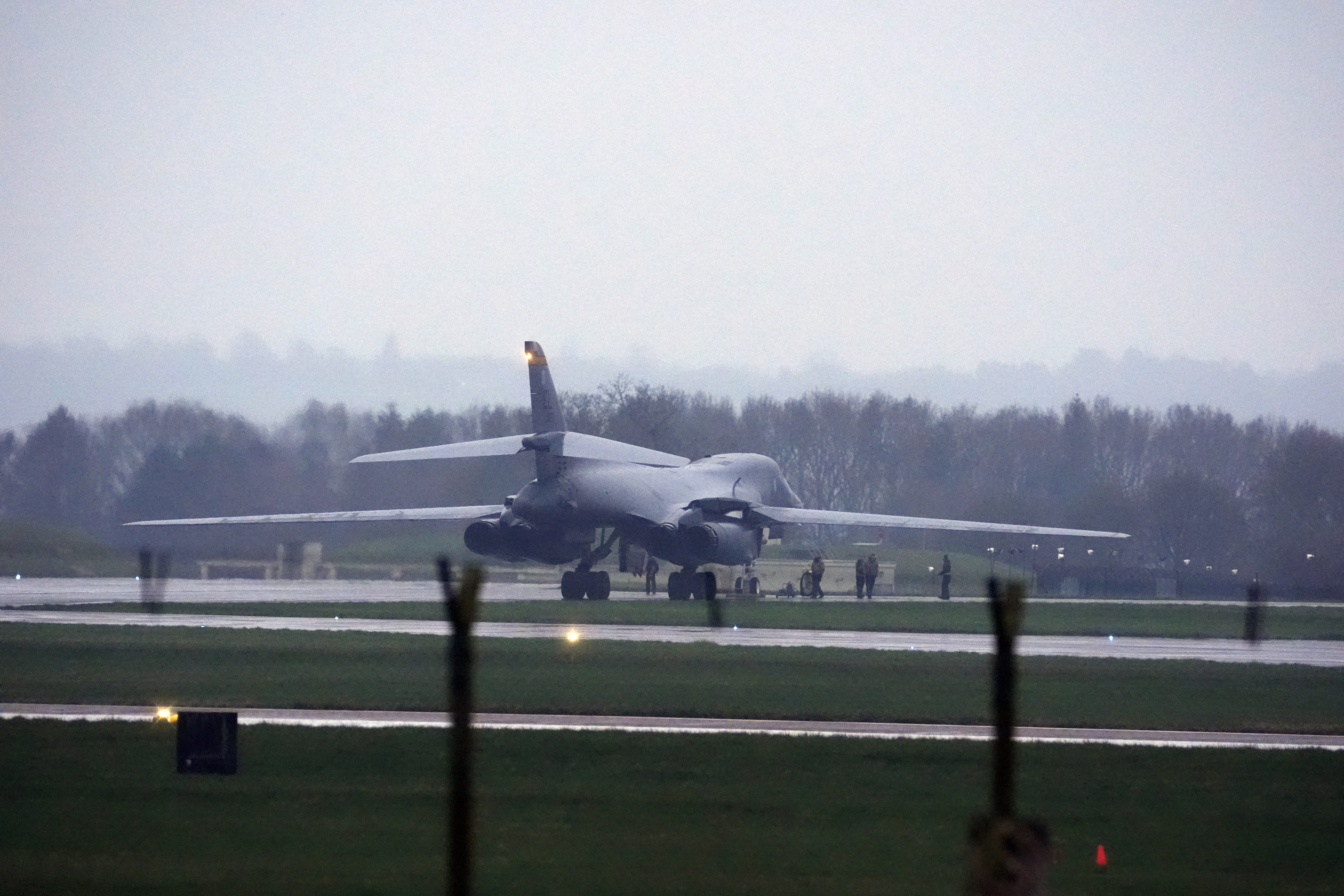B-1 Lancer bomber lands at RAF Fairford | The Independent