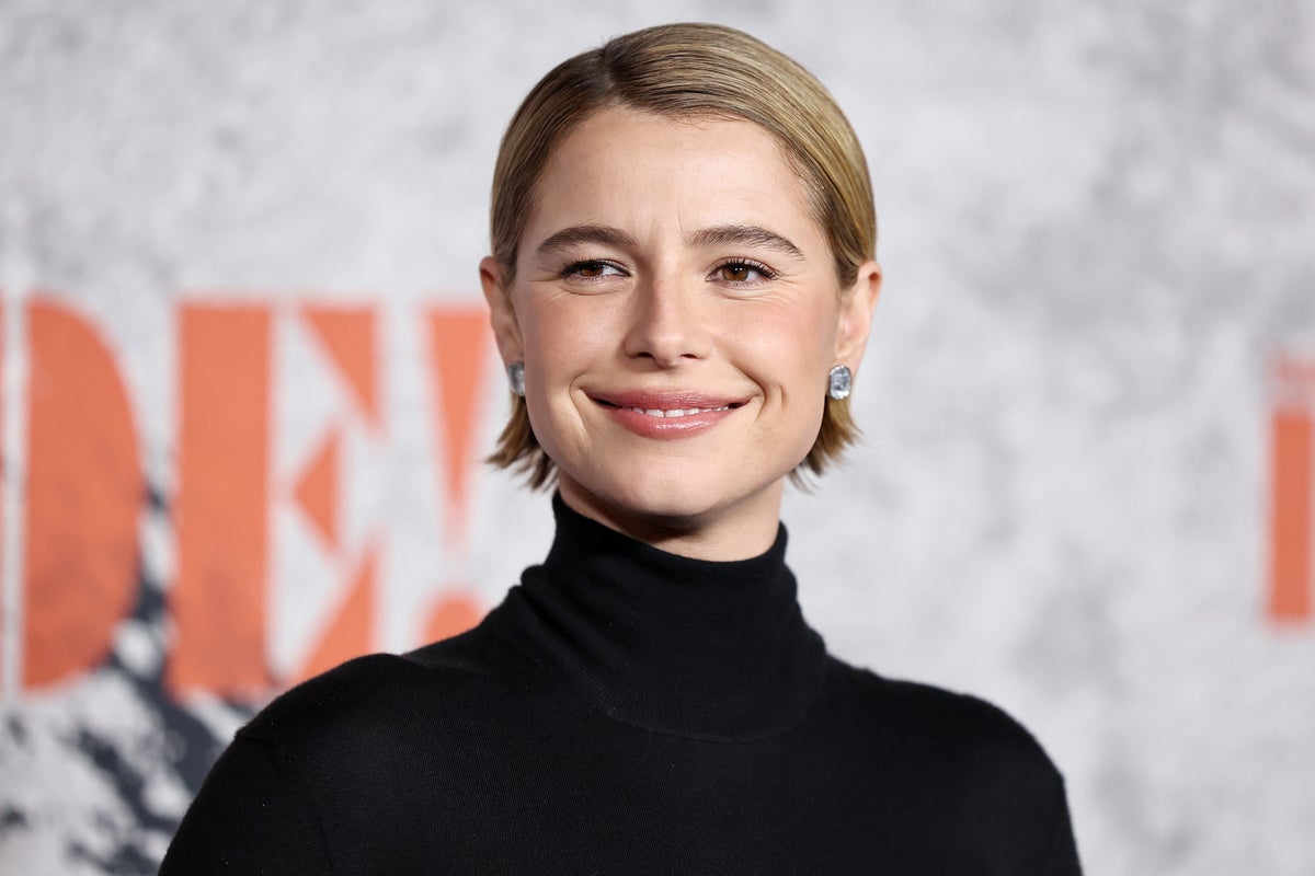 Jessie Buckley insists she&rsquo;s a &lsquo;cat lover&rsquo; after interview backlash