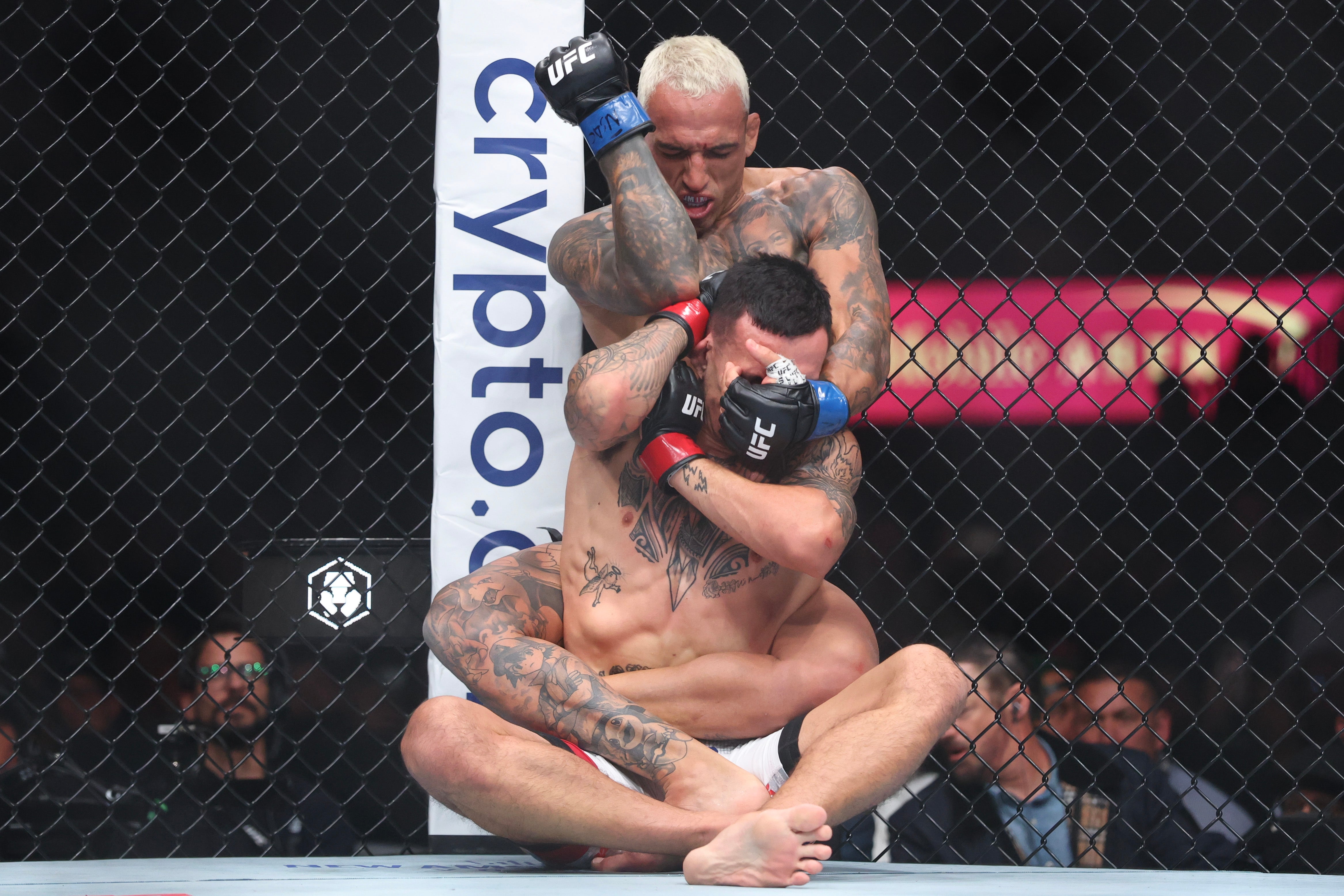 Oliveira dominated Holloway to seal a legacy-defining victory