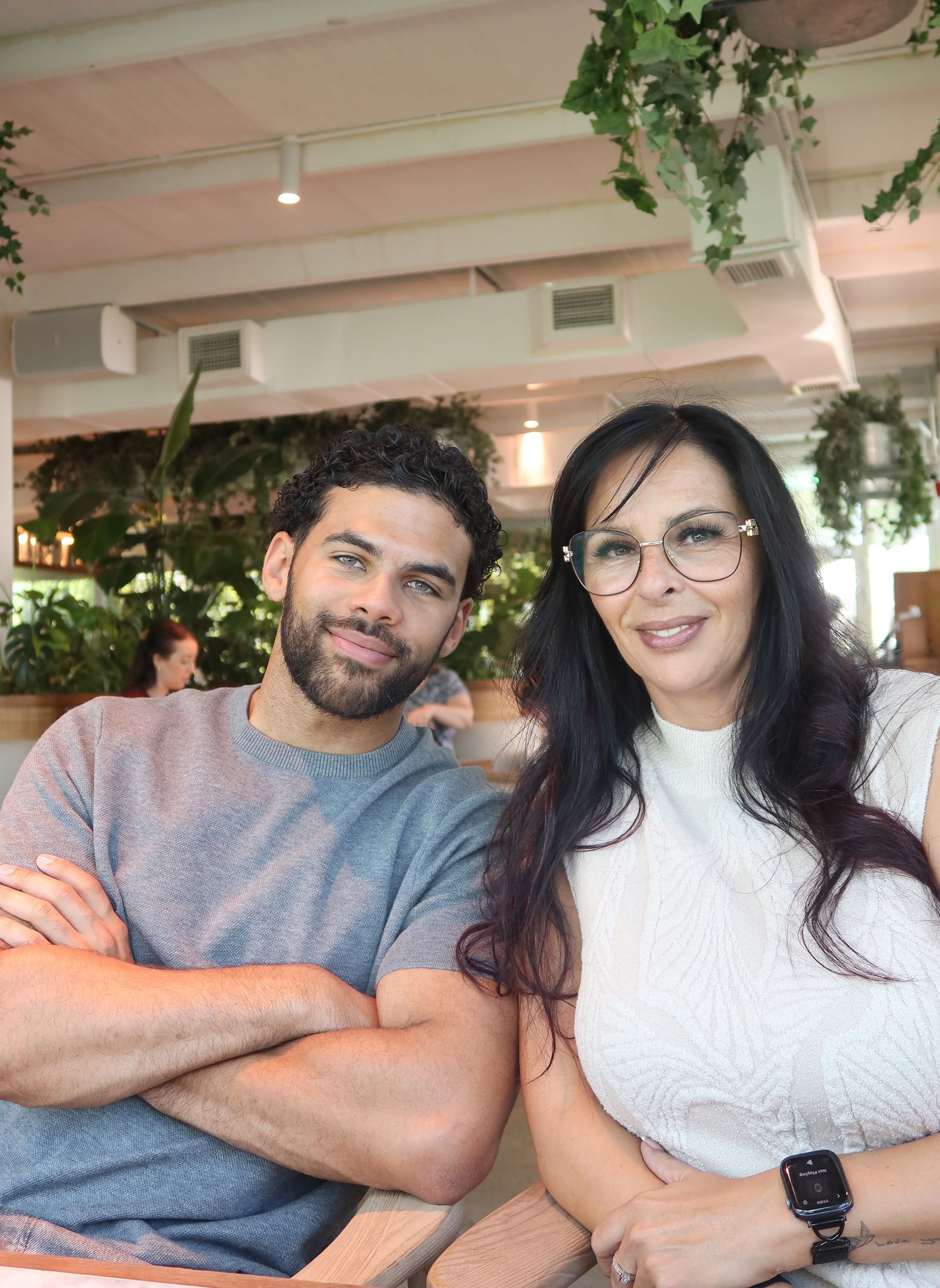 Maxwell Samuda, 26 anni, con sua madre, Natalie Samuda, 50 anni
