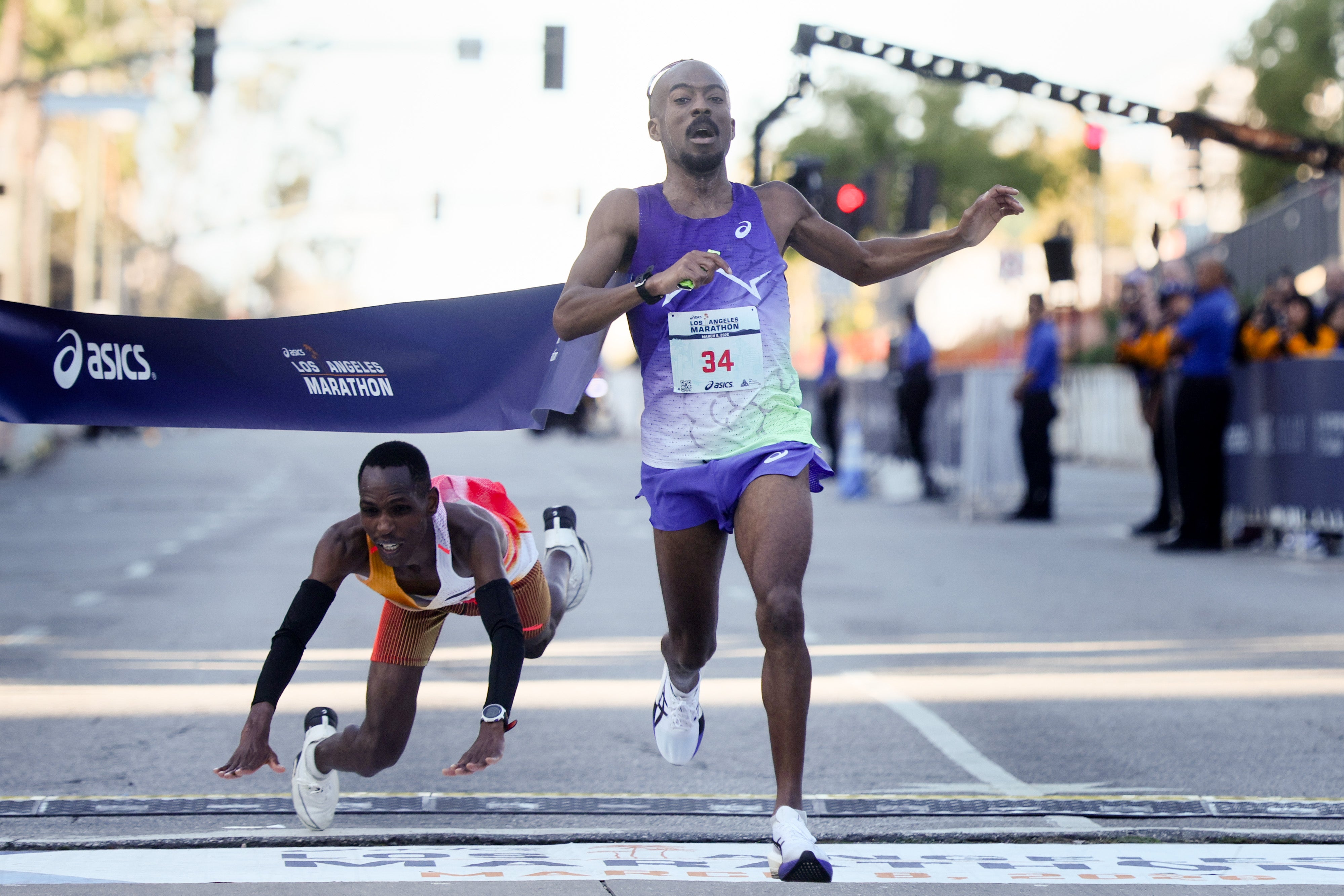 Substitute teacher wins Los Angeles Marathon in the race&rsquo;s closest finish ever