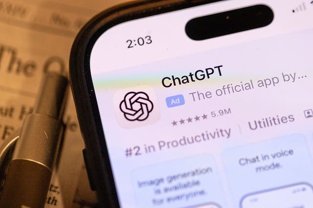 <p>La aplicación ChatGPT de OpenAI se muestra en un smartphone el 3 de marzo de 2026 en Chicago, Illinois</p>
