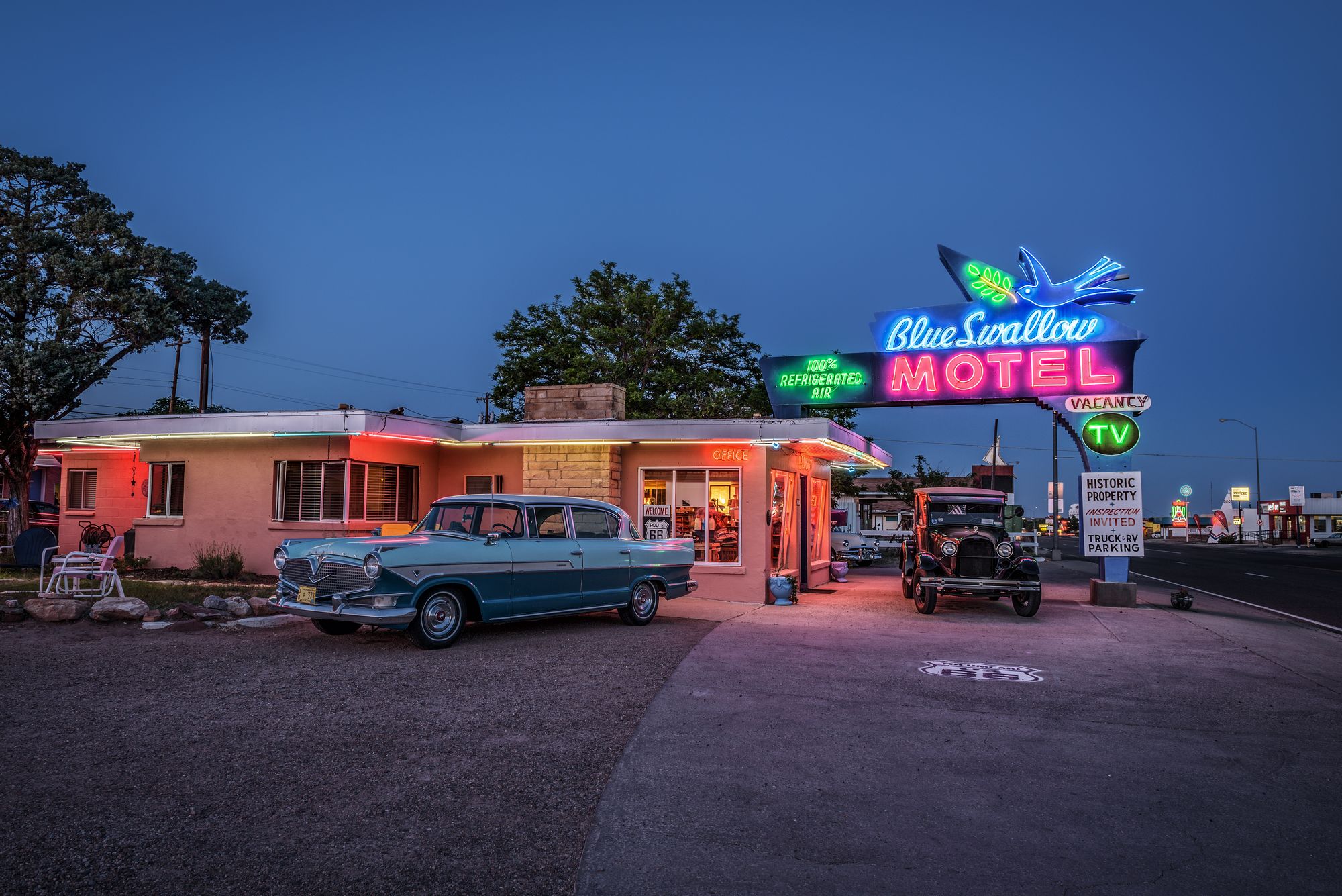 Blue Swallow Motel, Tucumcari, New Mexico still retains a 1940s atmosphere, including a neon sign advertising ‘100% refrigerated air’