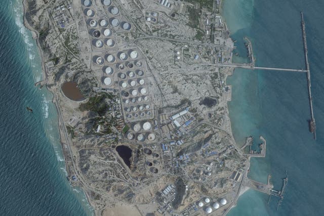 <p>La isla ya había sido atacada por Saddam Hussein en 1984 </p>