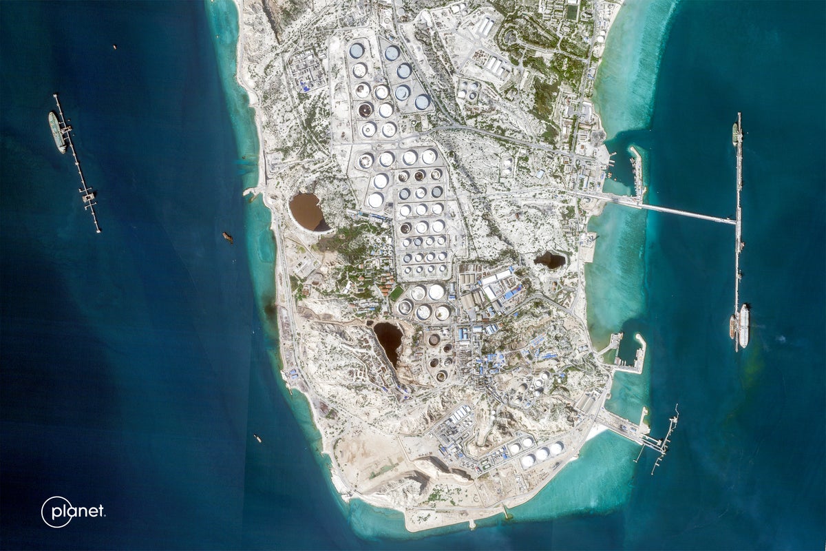 Iran-US war latest: Trump says strikes ‘obliterated’ targets on Kharg Island oil hub – UK Times Iran-US war latest: Trump says strikes ‘obliterated’ targets on Kharg Island oil hub – UK Times