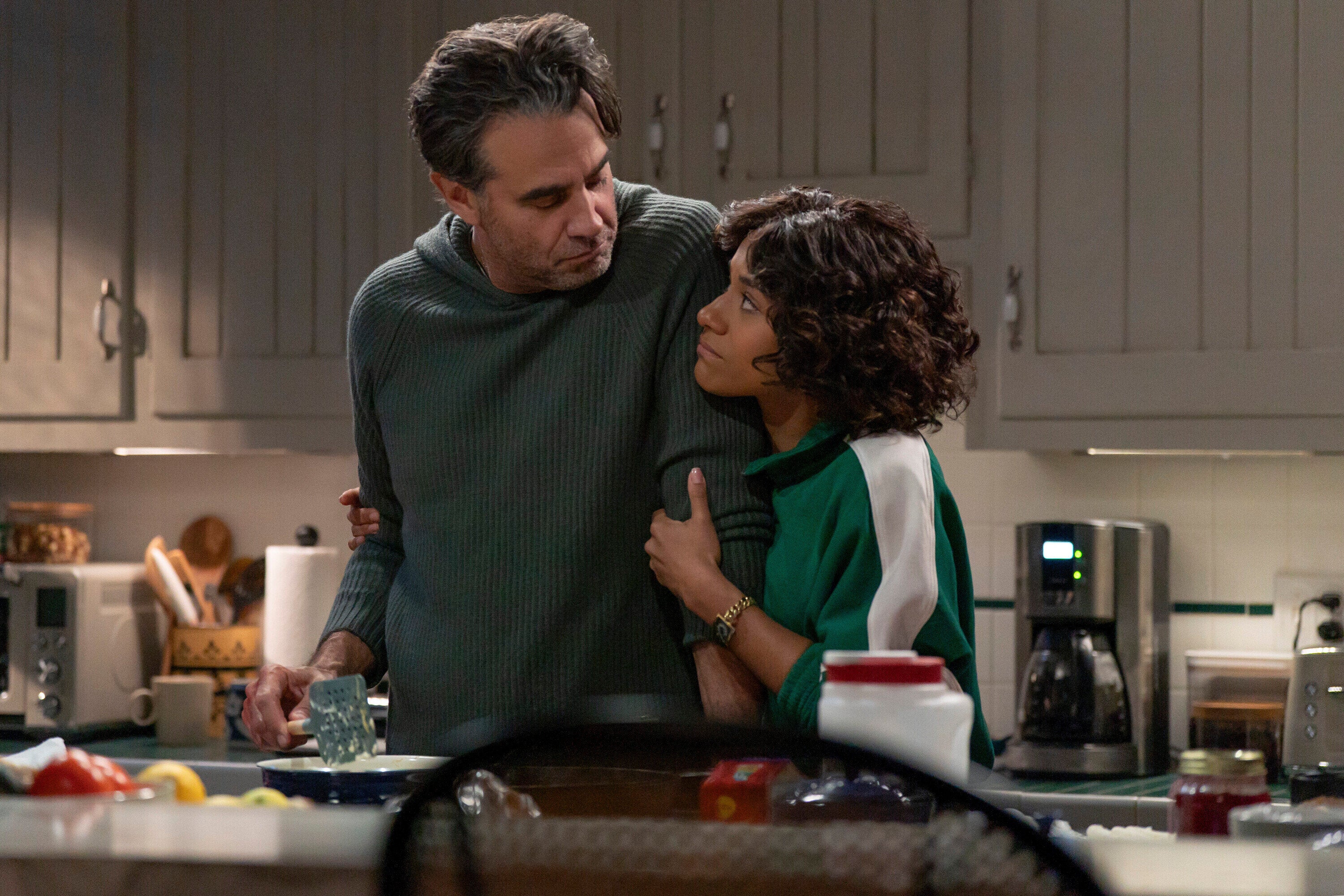 Bobby Cannavale, a sinistra, e Ariana DeBose in Scarpetta