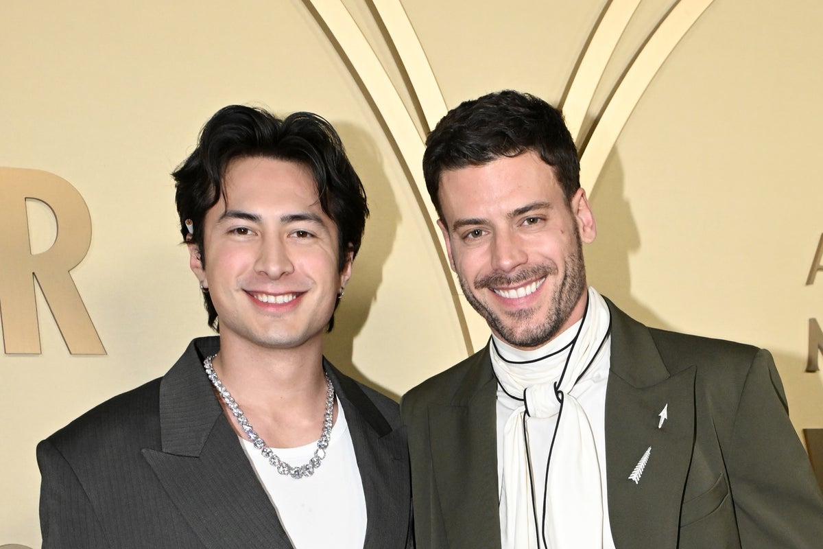 Heated Rivalry stars hit out at online abuse: ‘None of us need your hateful love’ – UK Times Heated Rivalry stars hit out at online abuse: ‘None of us need your hateful love’ – UK Times