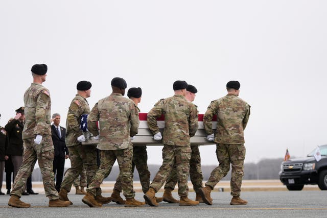 <p>Al menos 140 militares estadounidenses resultaron heridos durante los 10 primeros días de la guerra contra Irán, entre ellos decenas alcanzados por un dron iraní en Kuwait</p>